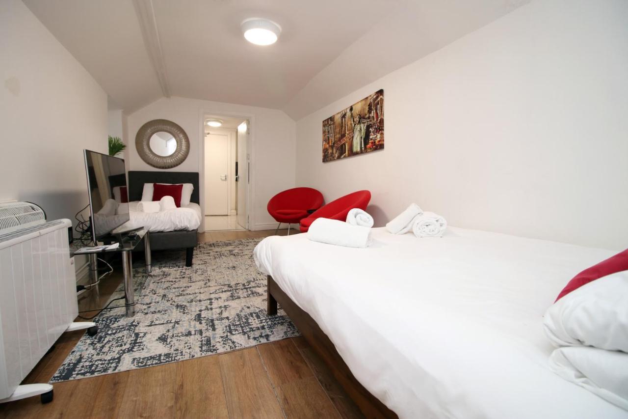 Lovely Flat With Free Parking - Near To Center Apartment *