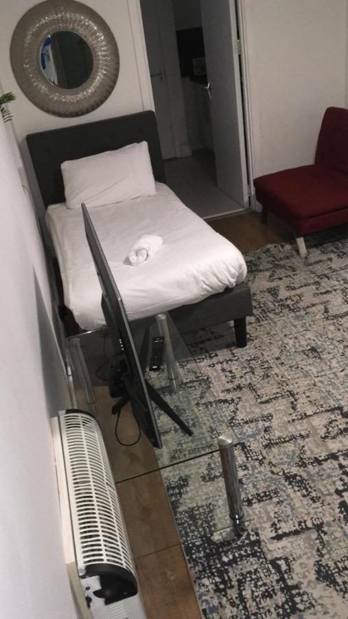 Lovely Flat With Free Parking - Near To Center Apartment *